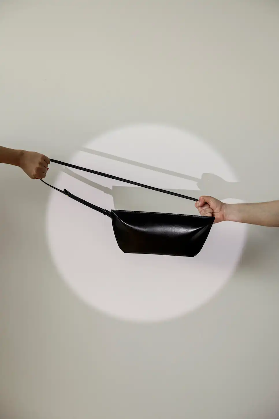 Handtasche Vega und exklusive Ledertasche von Maren Dessel Leder Design in Köln